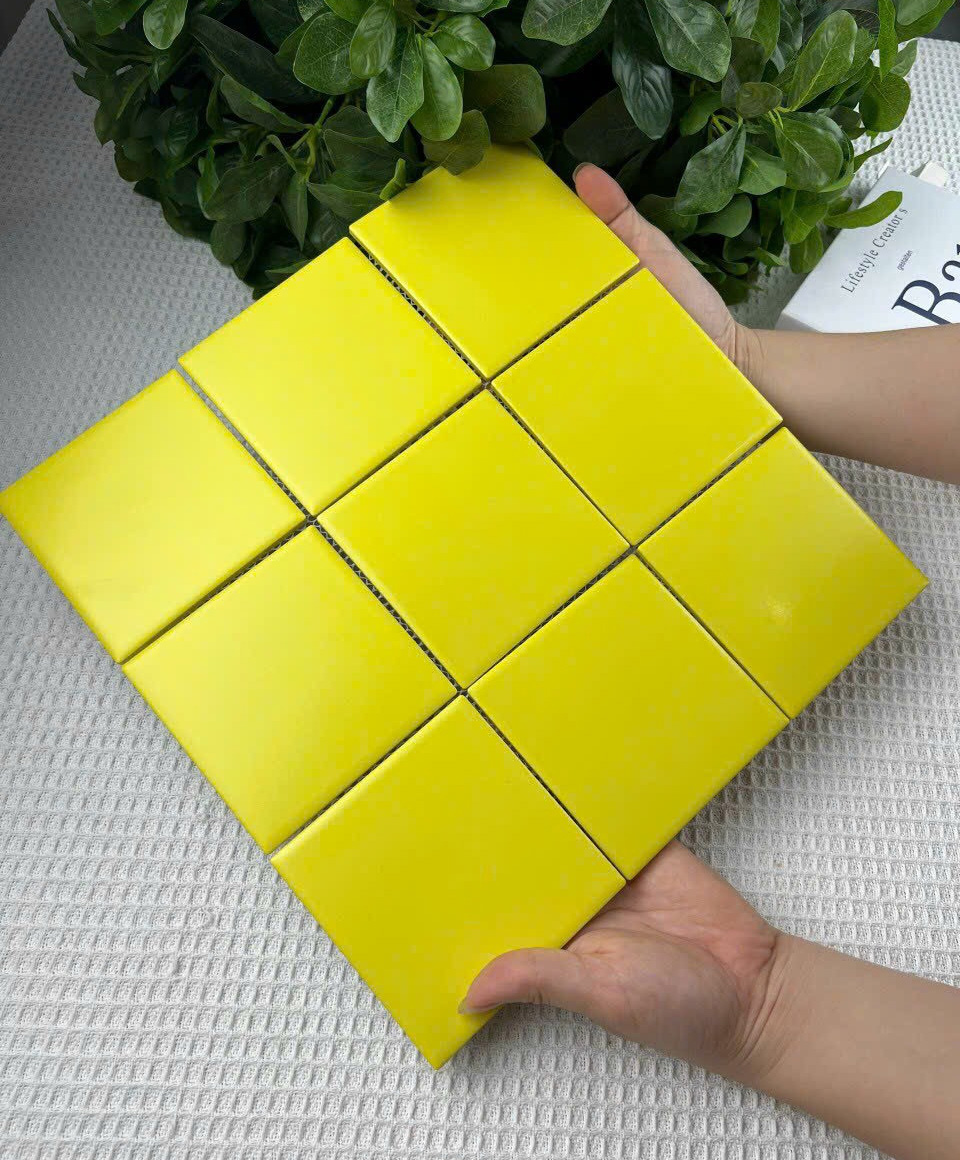 Gạch thẻ vuông 10x10 cm màu vàng dạng vỉ